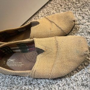Women’s TOMS size 7